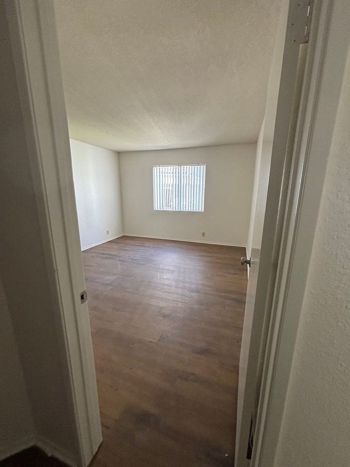 104 - 1219 N Columbus - Photo 6 of 15