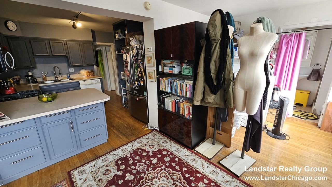 4653 N Clark St #2 - Photo 3 of 19