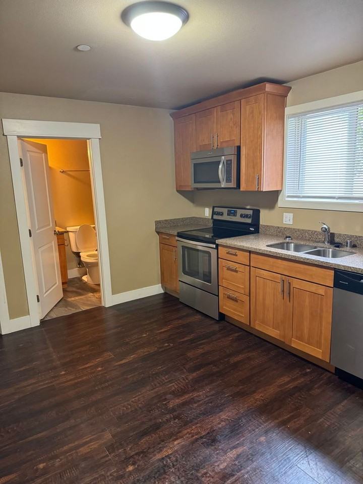 South Lane Apartments - Photo 3 of 9