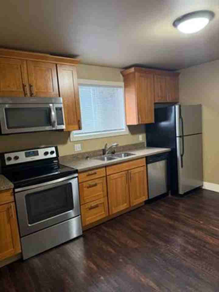 South Lane Apartments - Photo 4 of 9