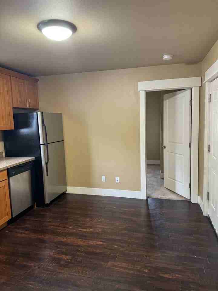 South Lane Apartments - Photo 5 of 9