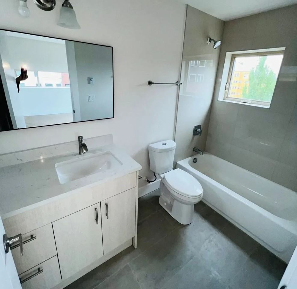 South Lane Apartments - Photo 6 of 9