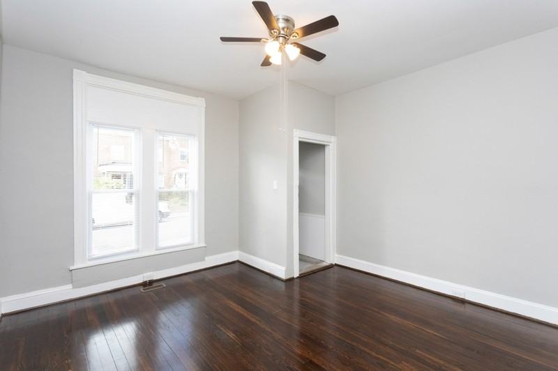 3529 Greenmount Ave - Photo 5 of 26