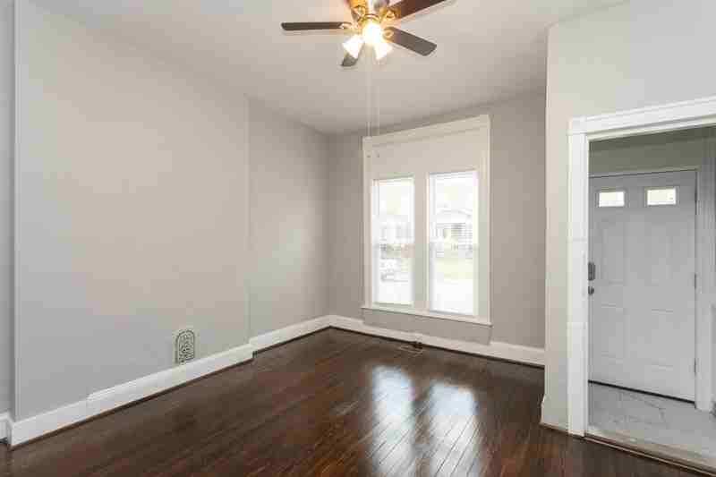 3529 Greenmount Ave - Photo 6 of 26