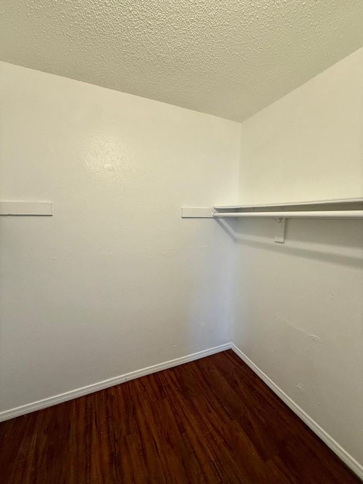 16615 S Denver Ave - Photo 2 of 4