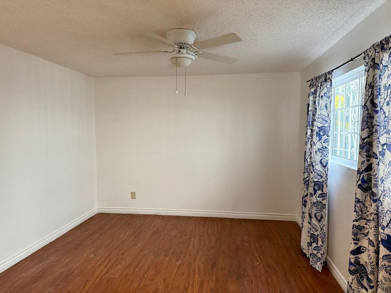 16615 S Denver Ave - Photo 3 of 4