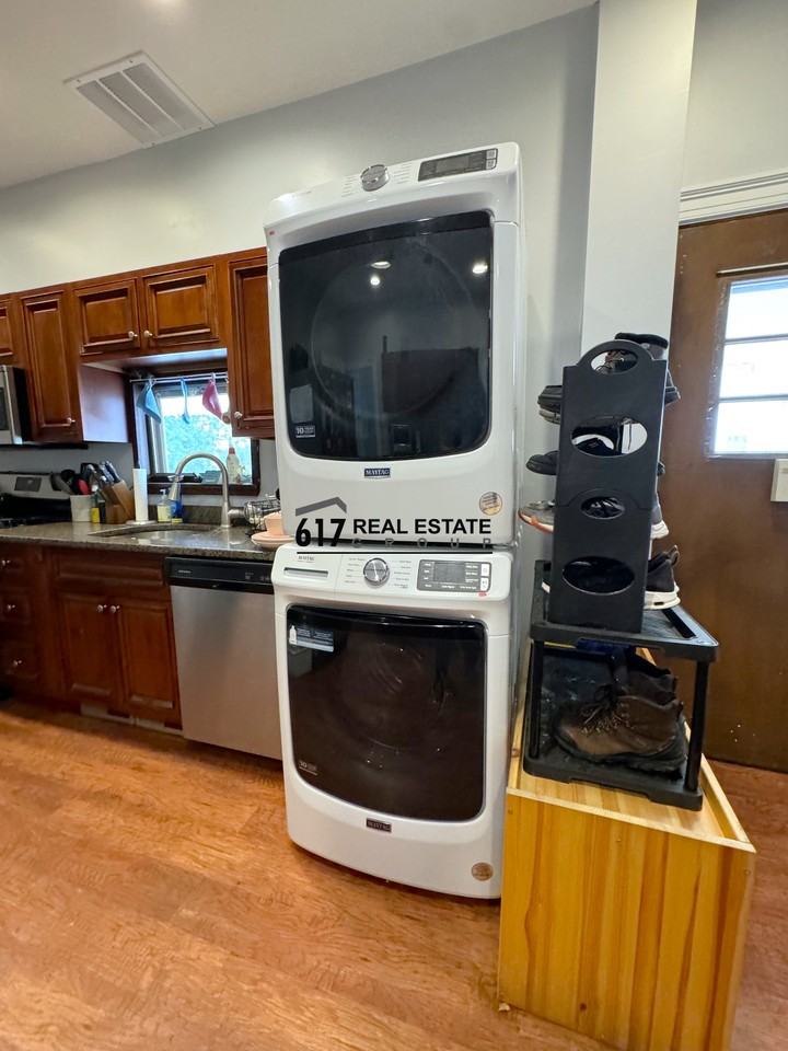 119 Franklin St #1 - Photo 3 of 13