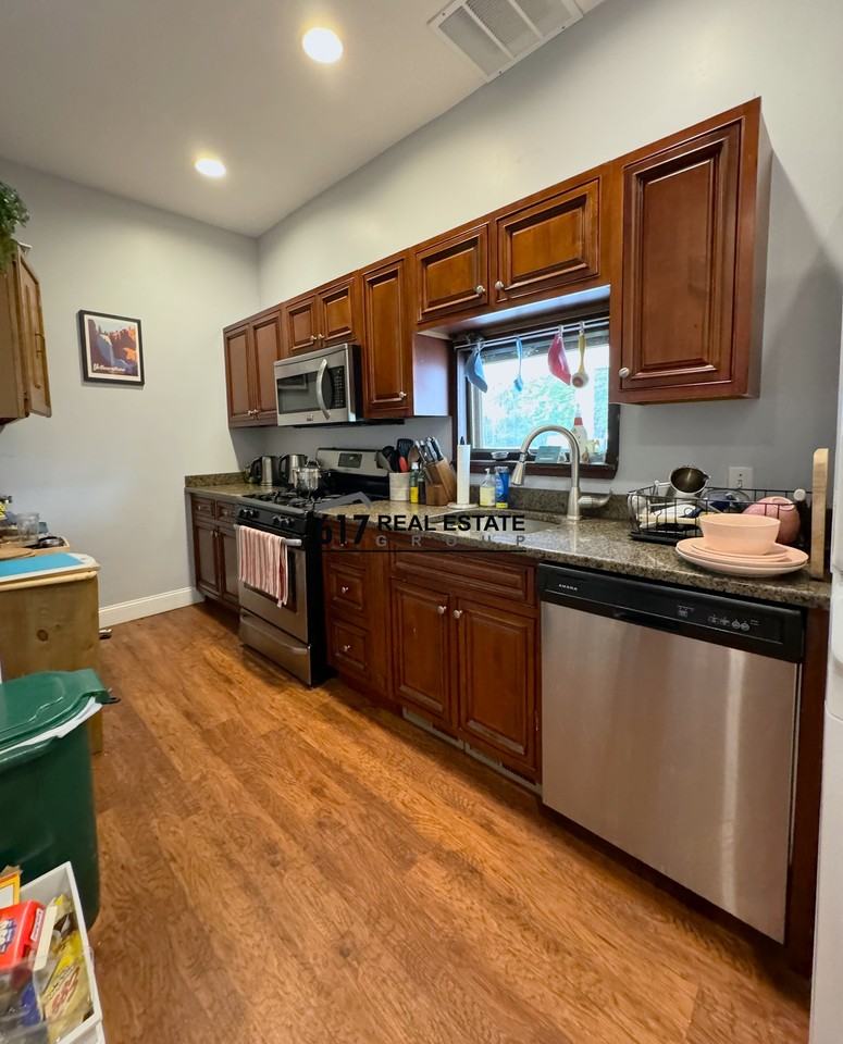 119 Franklin St #1 - Photo 4 of 13