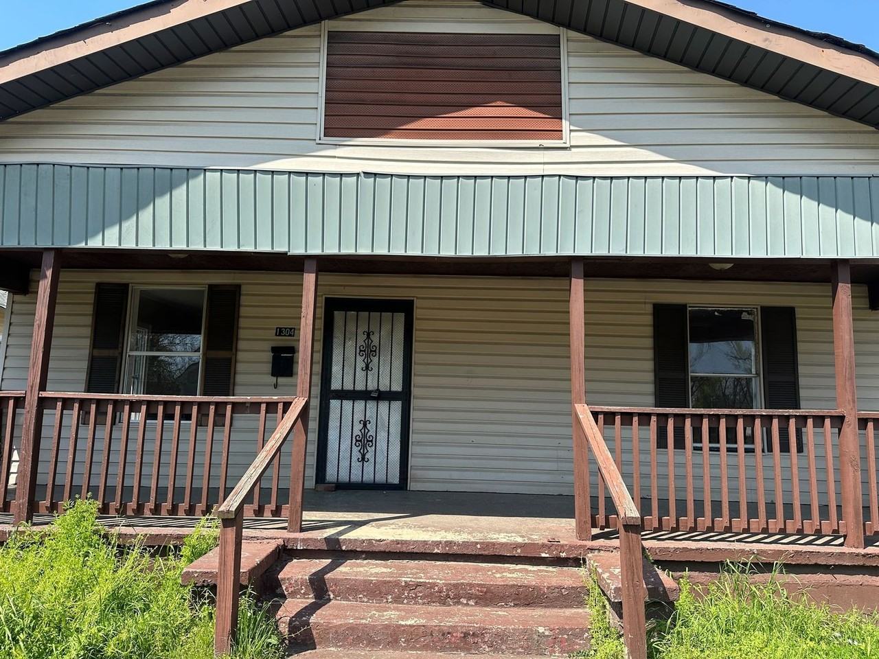 1304 Avenue G - Photo 2 of 20