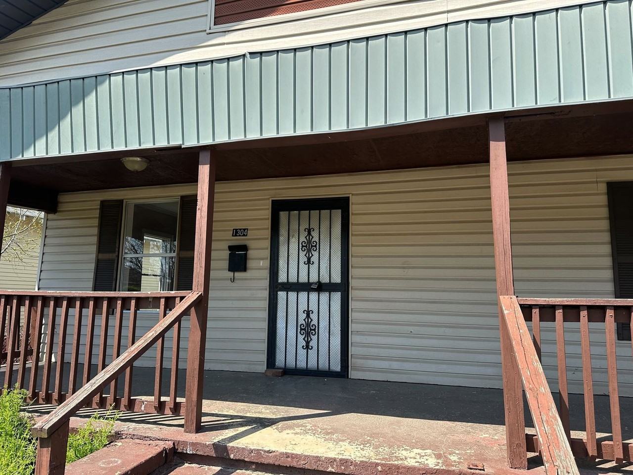 1304 Avenue G - Photo 3 of 20