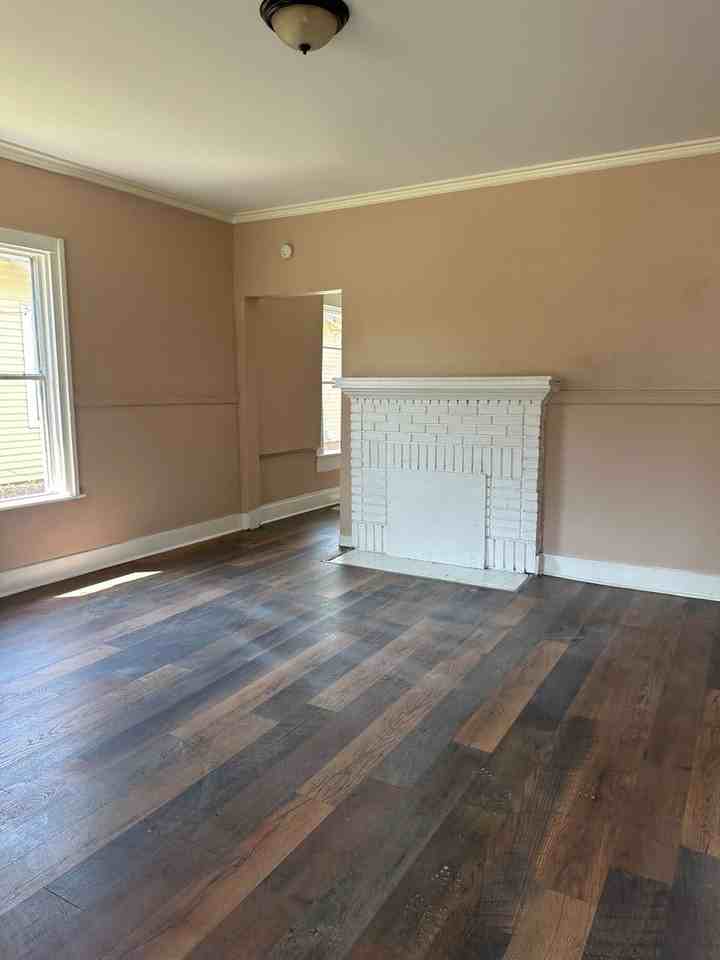 1304 Avenue G - Photo 6 of 20