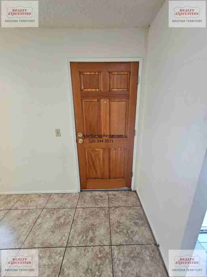 806 S Langley Ave #203 - Photo 5 of 41