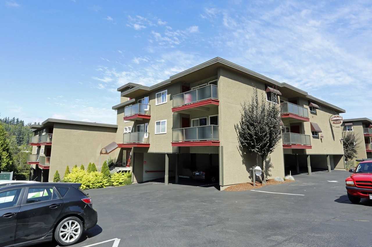 The Commodore Aprartments - Photo 3 of 14