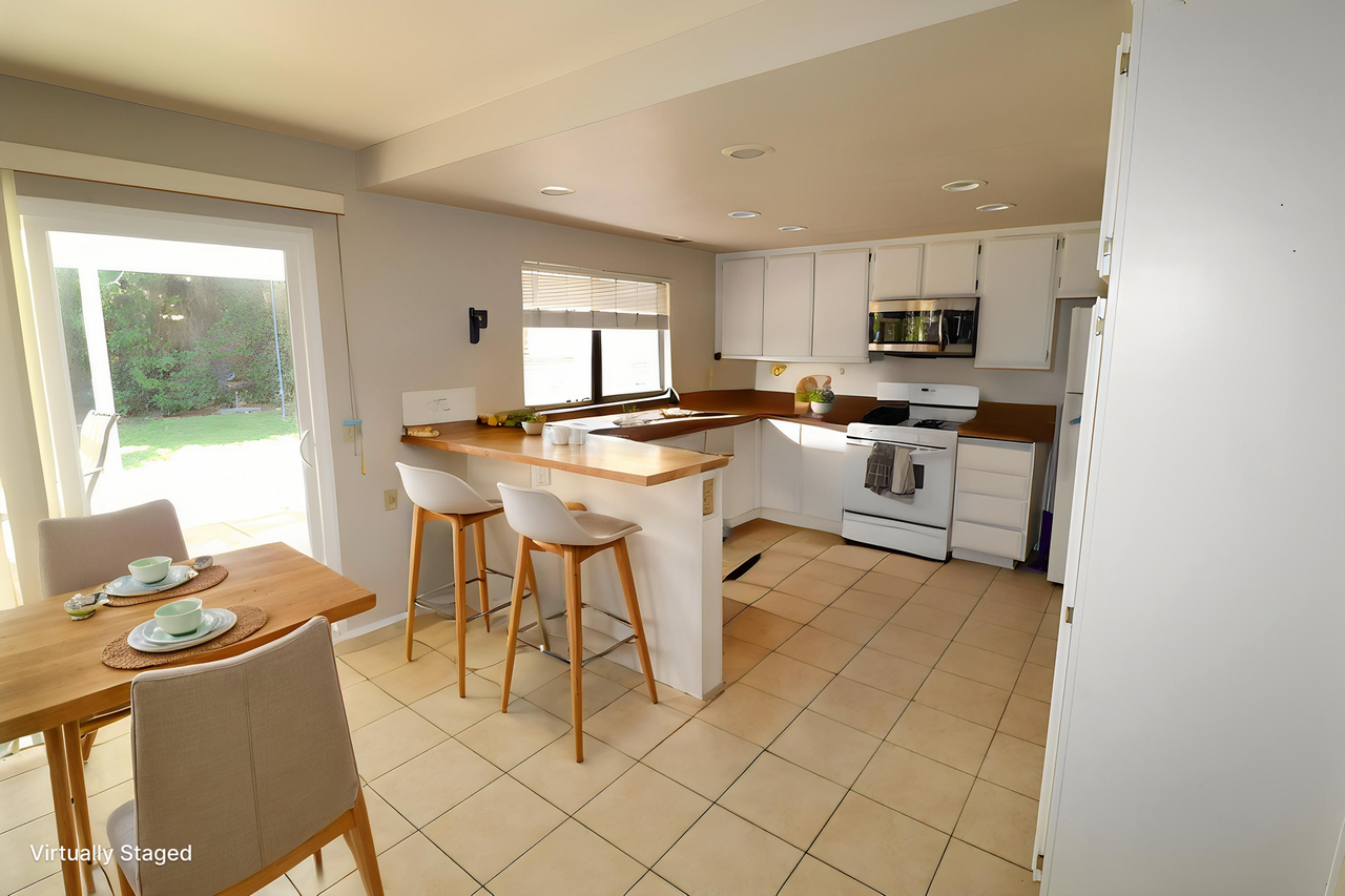 178 S Shattuck Pl - Photo 4 of 15