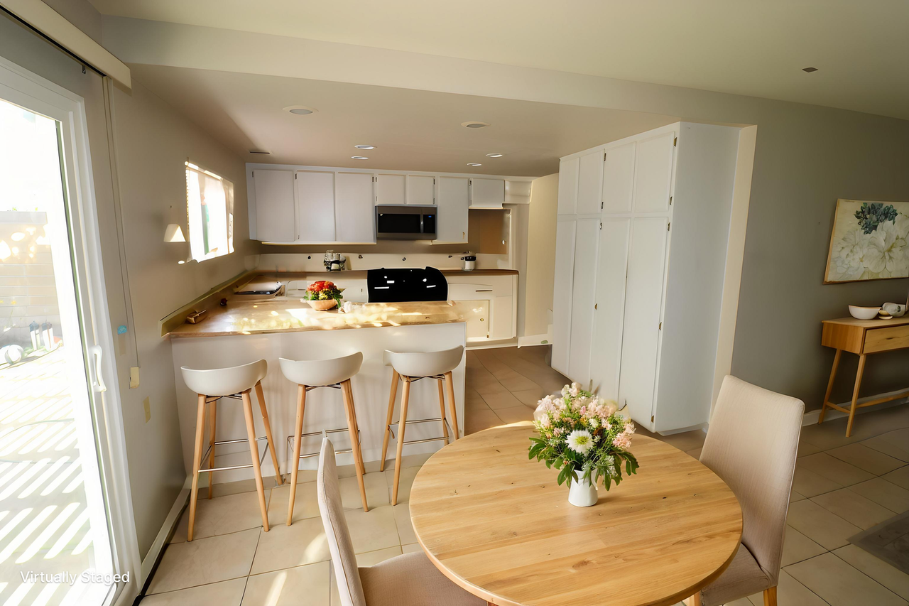 178 S Shattuck Pl - Photo 5 of 15