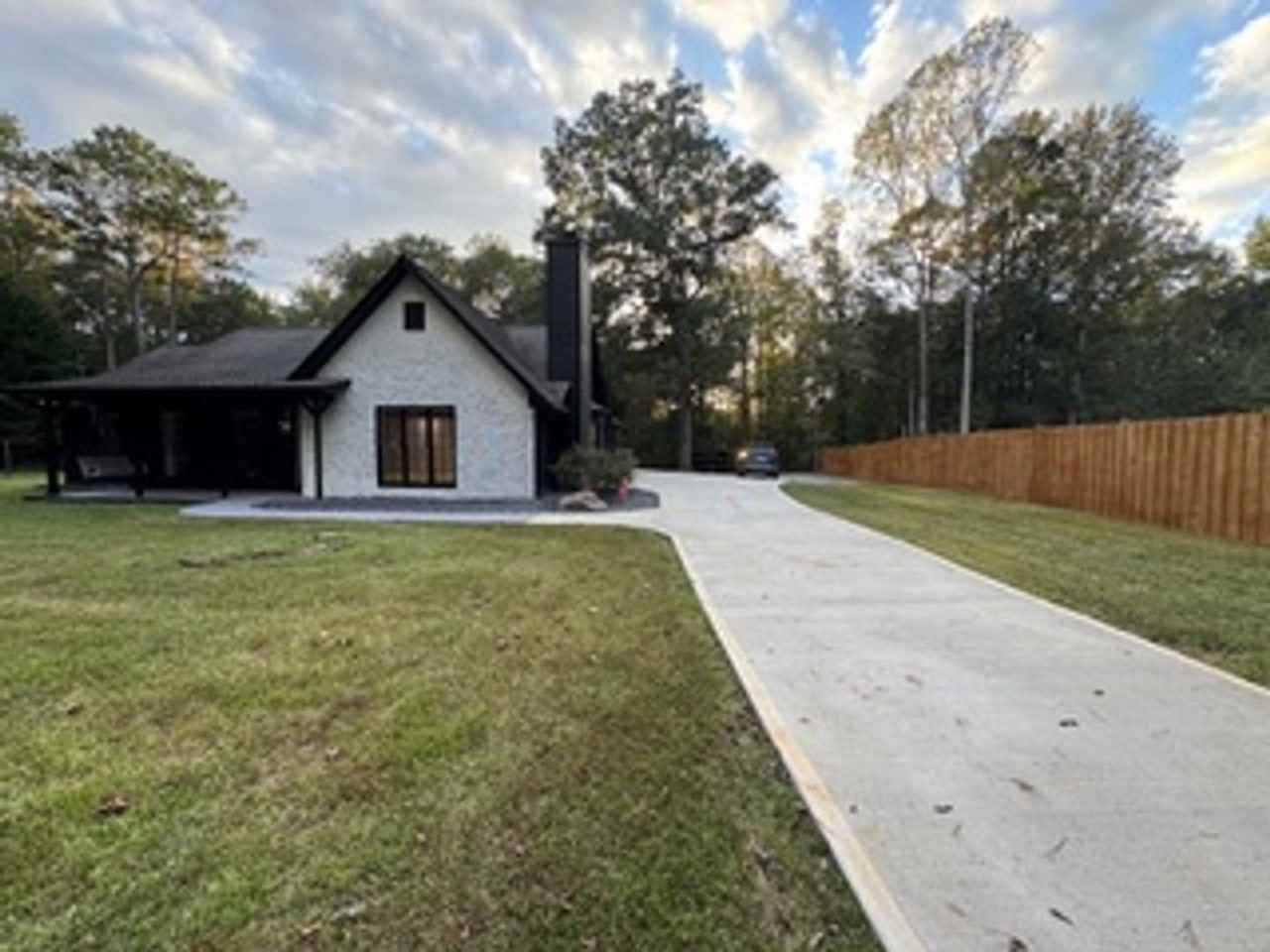 208 Cedar Rdg - Photo 2 of 30