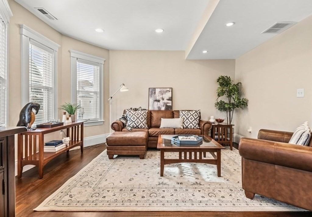 33 Wisconsin Ave - Photo 3 of 36