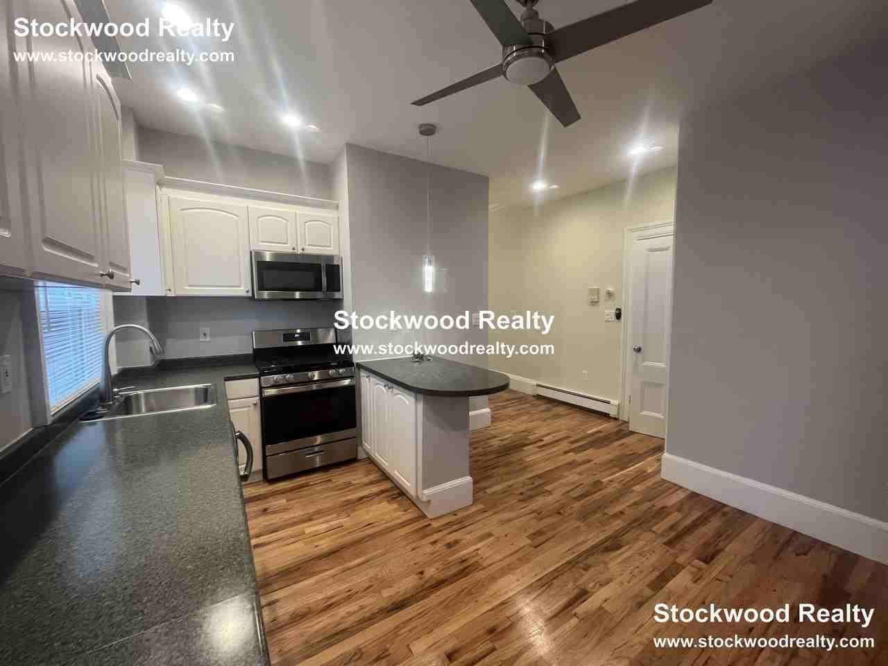 11 Moseley St #1R - Photo 3 of 35