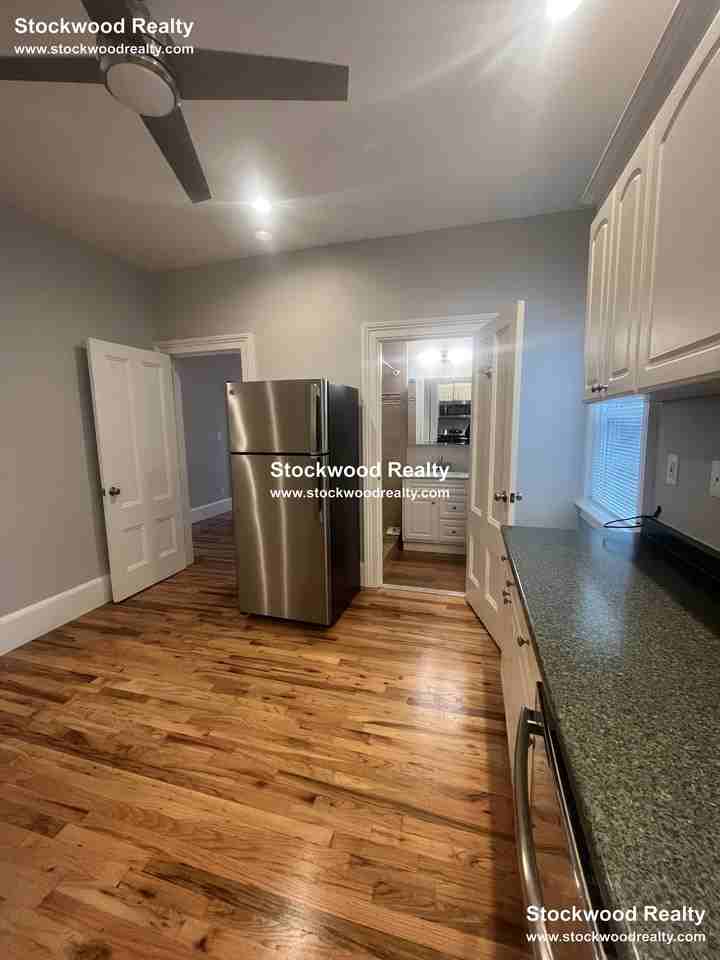 11 Moseley St #1R - Photo 7 of 35