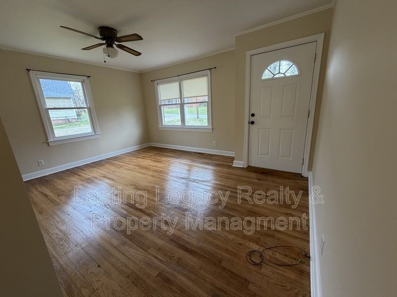 218 Spring St - Photo 3 of 11