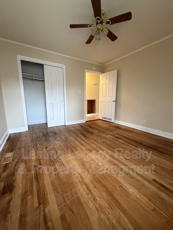 218 Spring St - Photo 6 of 11