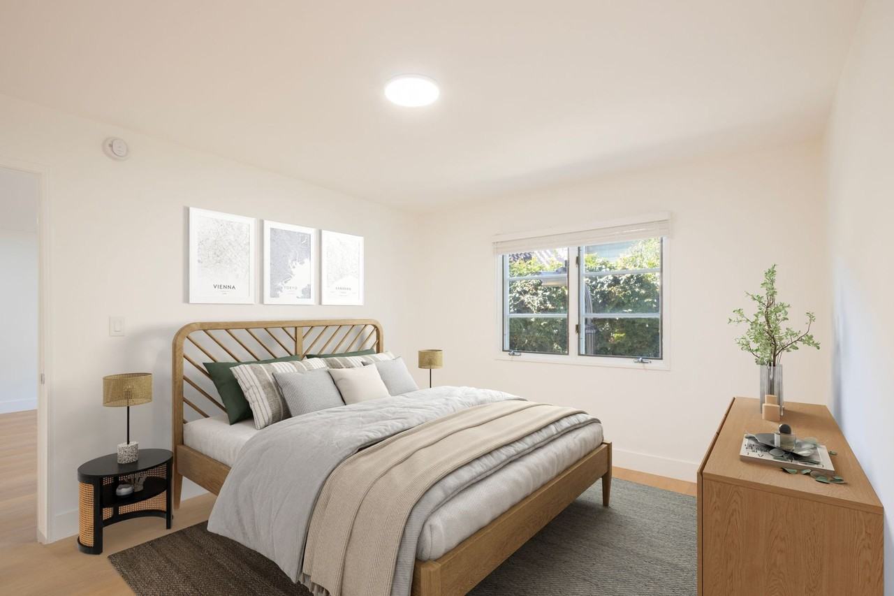 1134 26th St - Photo 2 of 5