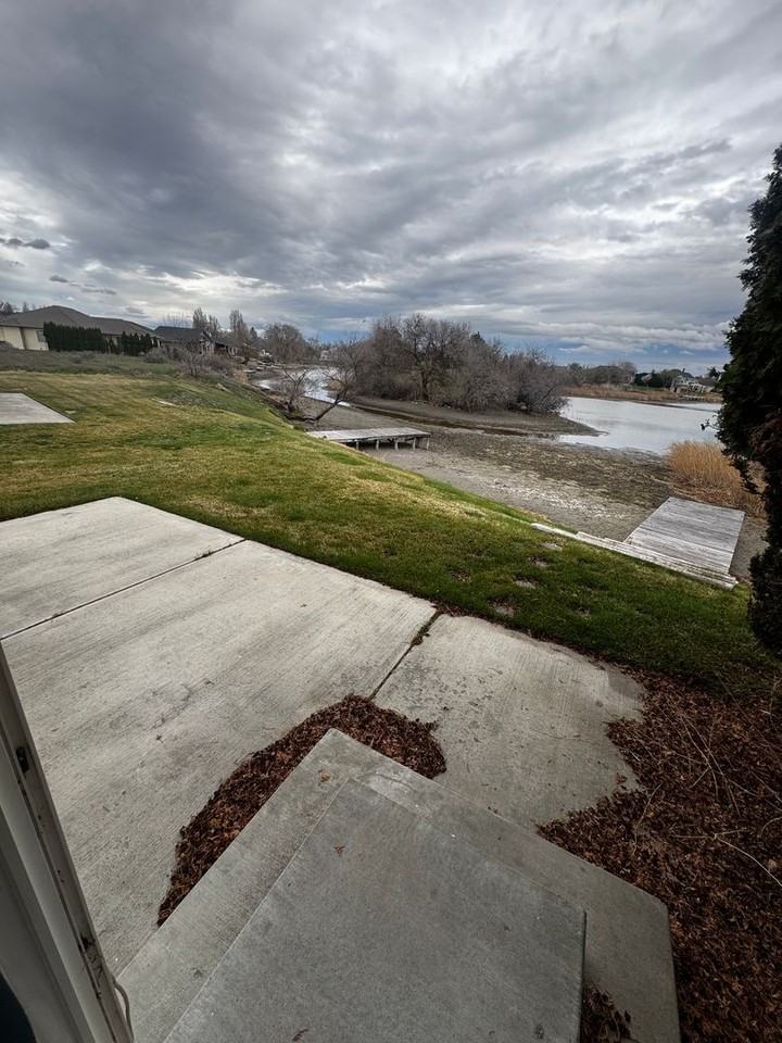 501 Laguna Dr - Photo 3 of 20