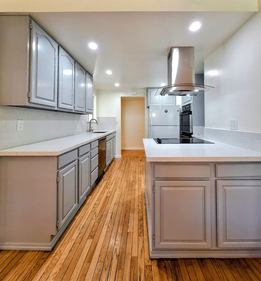 2098 Hoover Dr - Photo 2 of 45