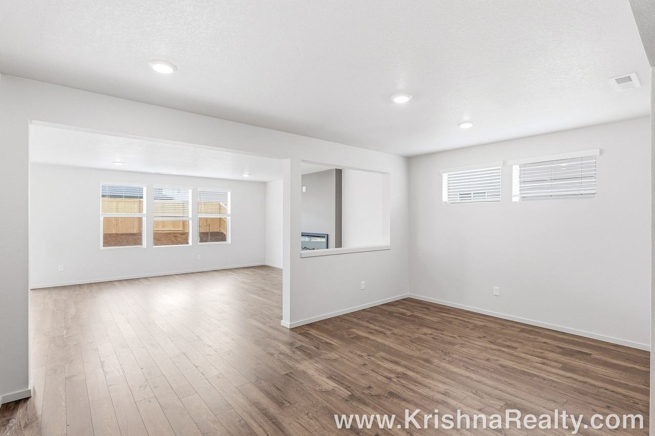 345 Stella St Ne - Photo 3 of 22