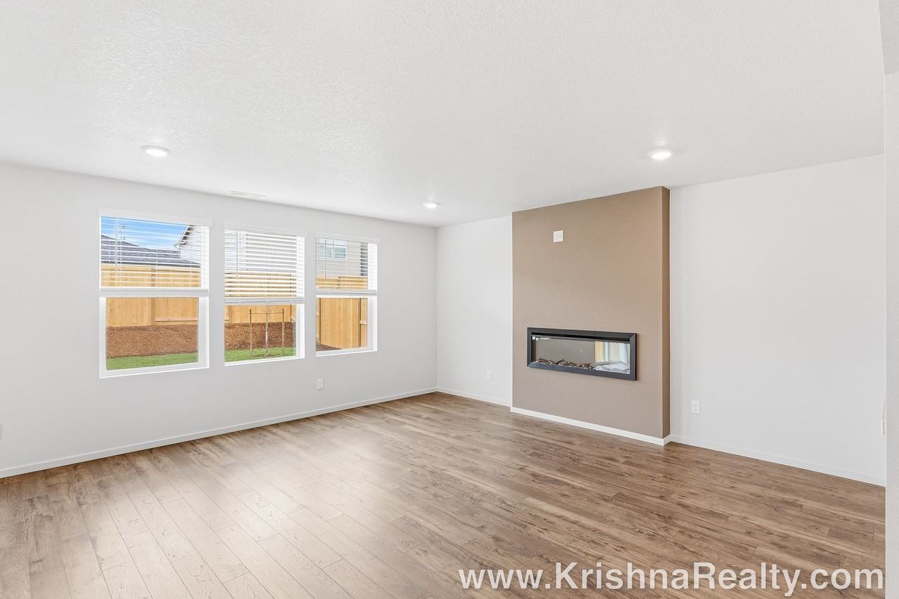 345 Stella St Ne - Photo 4 of 22