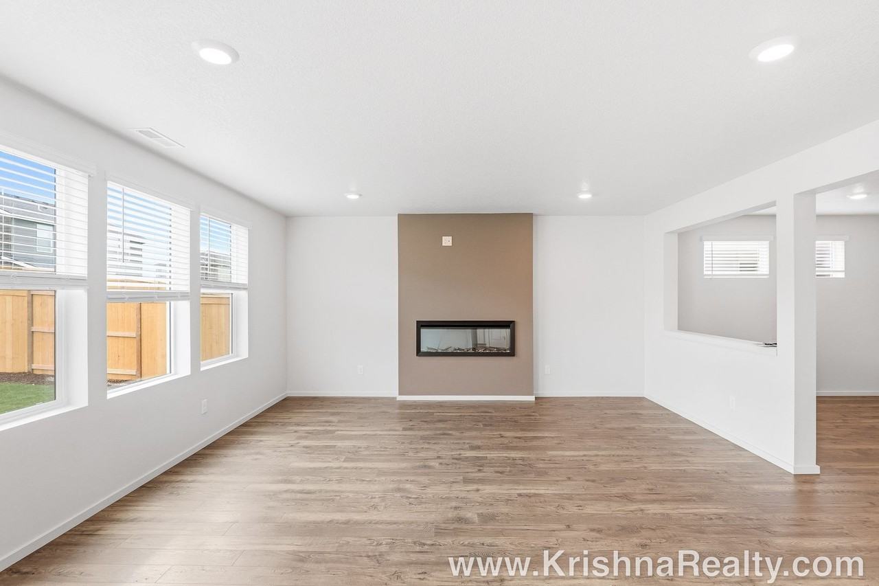 345 Stella St Ne - Photo 5 of 22