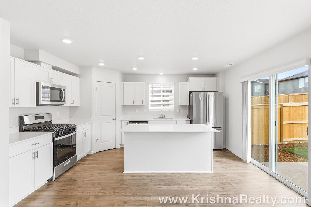 345 Stella St Ne - Photo 7 of 22