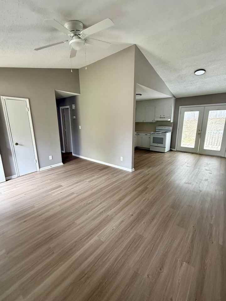 499 S Bostian St - Photo 4 of 12