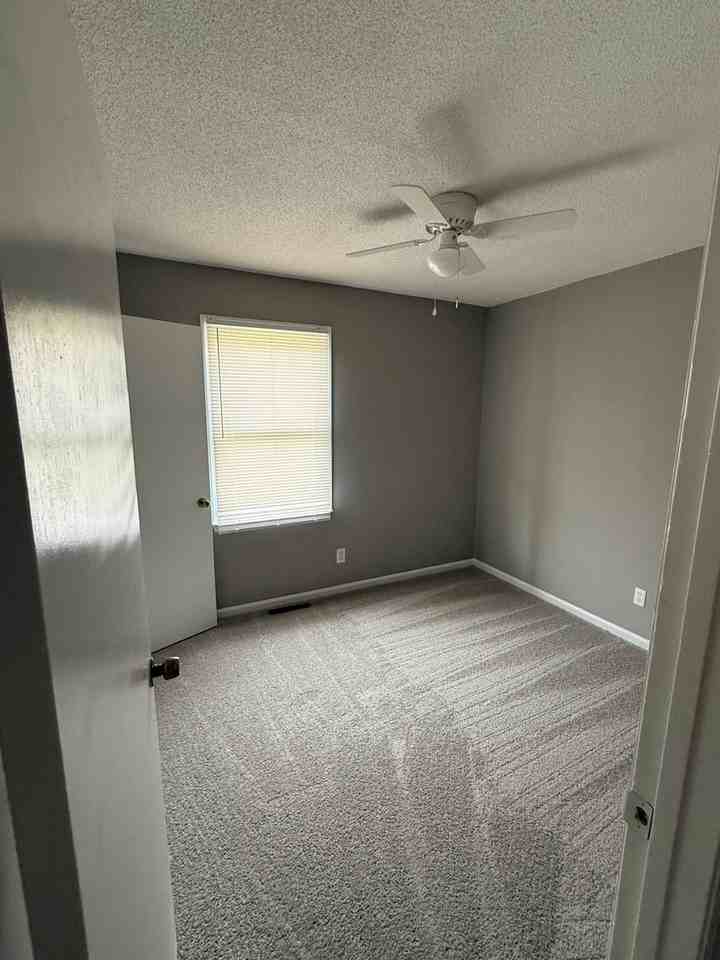 499 S Bostian St - Photo 7 of 12