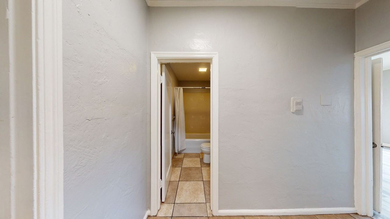 2451 Seminary Avenue - Photo 6 of 46