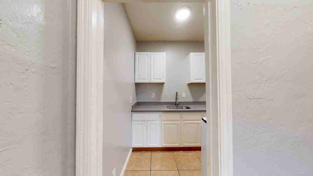 2451 Seminary Avenue - Photo 7 of 46