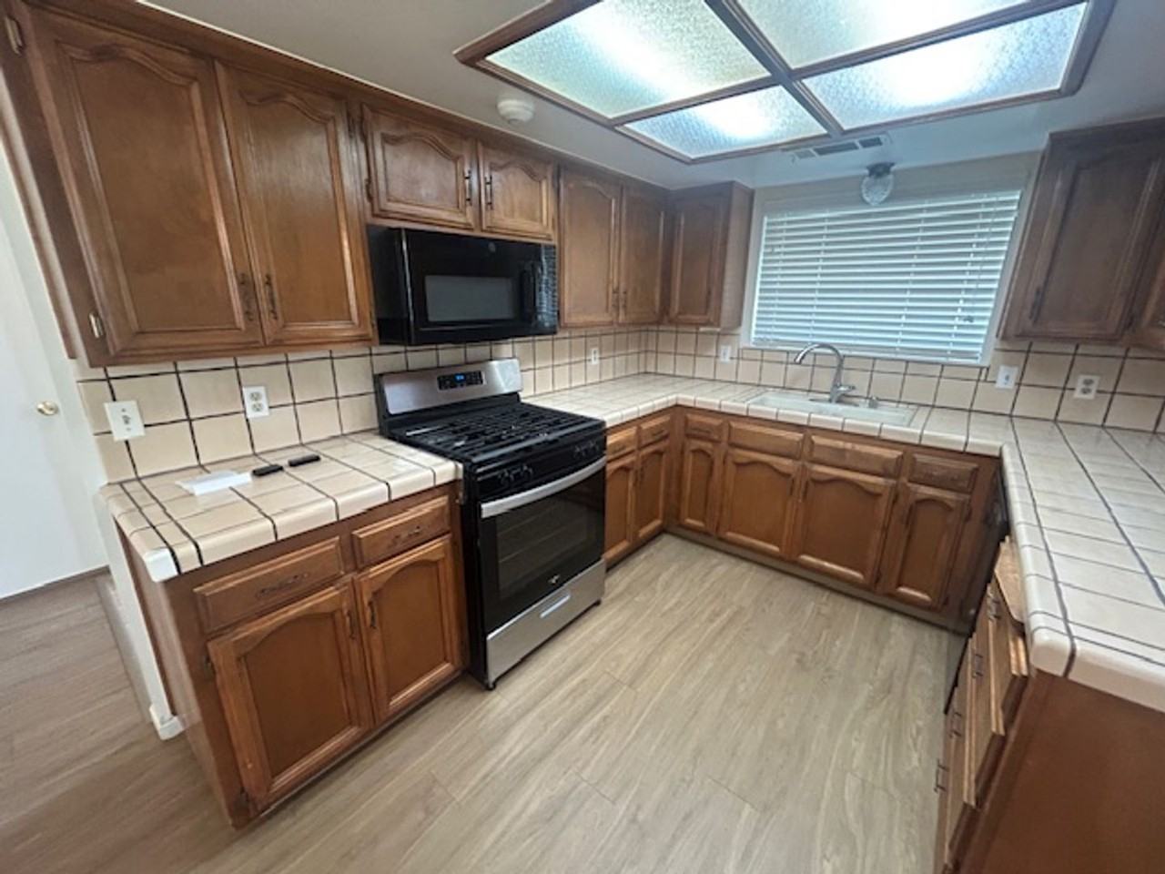 1231 W Whispering Pines Ct - Photo 5 of 17