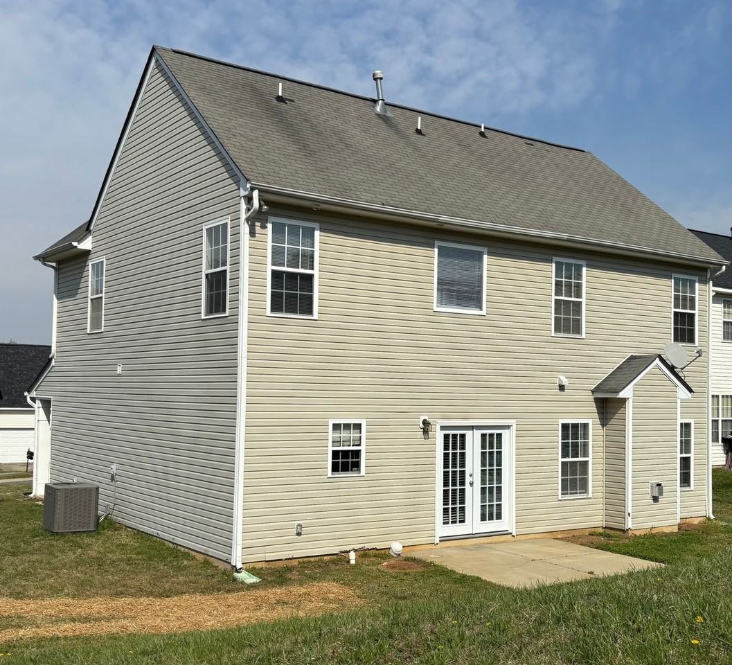 7104 Smithton Ln - Photo 3 of 46