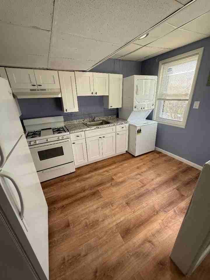 734 Pennsylvania Ave - Photo 3 of 8