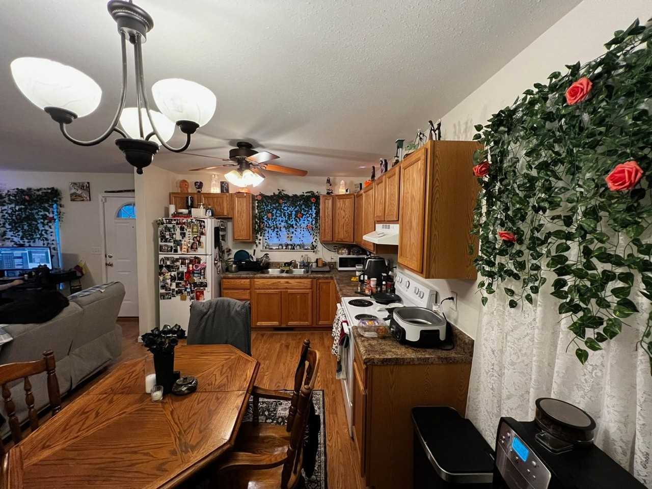 1405 1/2 W Beslin St - Photo 2 of 25