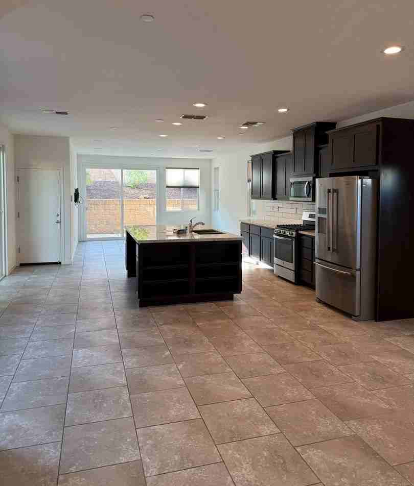 1025 Bridlewood Dr - Photo 3 of 8