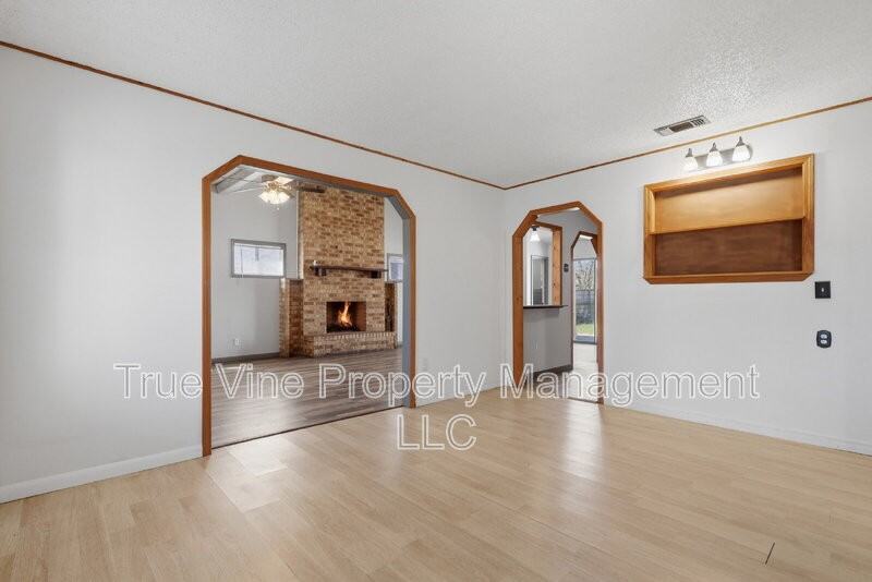 3827 Devon Ave - Photo 7 of 27