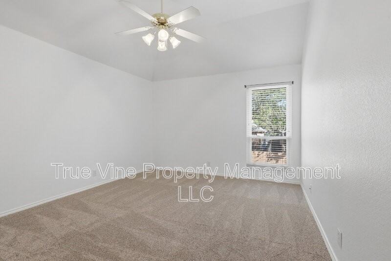 711 Mello Oak - Photo 2 of 37