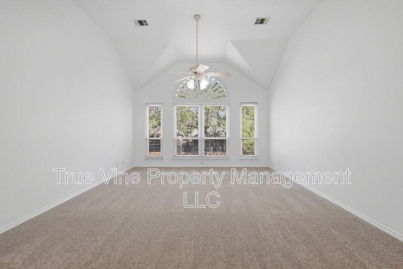 711 Mello Oak - Photo 4 of 37