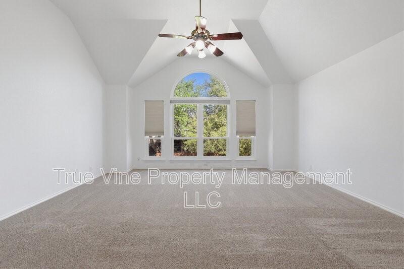 711 Mello Oak - Photo 7 of 37