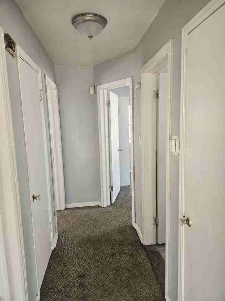 19319 Grandville Ave - Photo 4 of 9