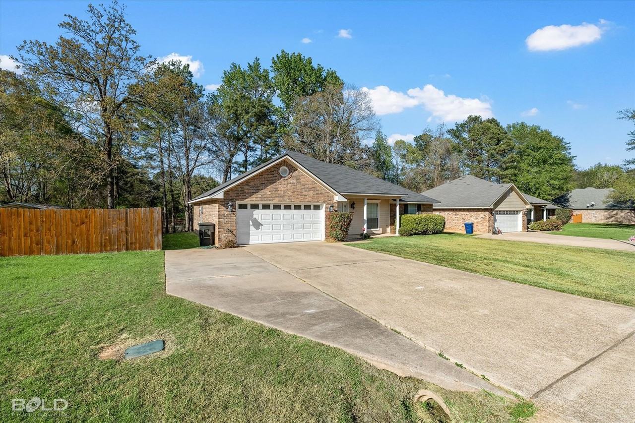 406 Lavita Dr - Photo 3 of 43