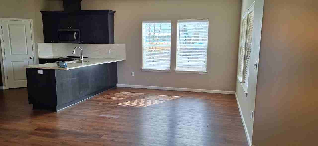 253 Hill St Ne - Photo 4 of 22