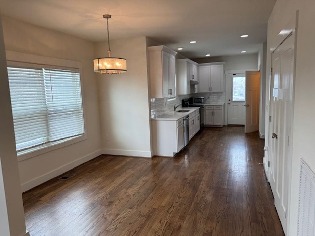 1107 Leland Ave - Photo 5 of 29