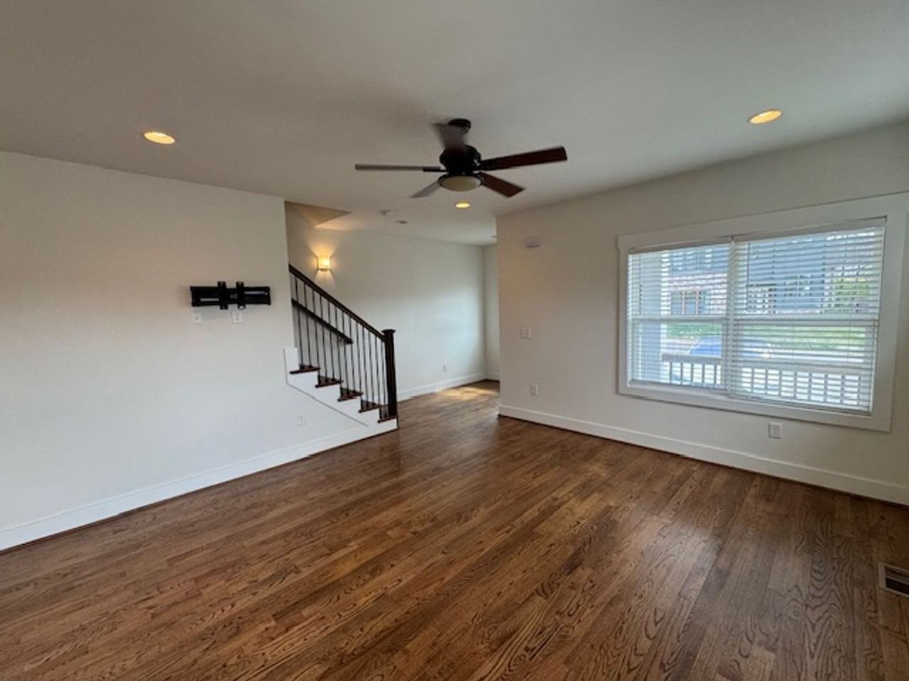 1107 Leland Ave - Photo 6 of 29